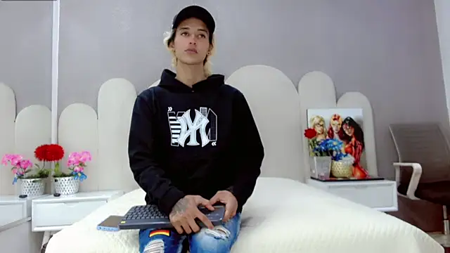 samantha bliss24 online show from April 10, 6:45 pm