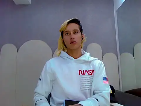 samantha bliss24 online show from April 15, 7:10 pm