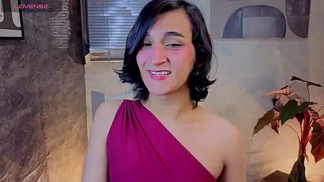 Snapshot of Zoee_Kiss_ chatting on May 3, 4:40 am Zoee Kiss online show from May 3, 4:40 am