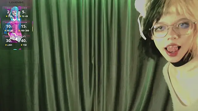 Layla Muur online show from April 6, 2:18 pm