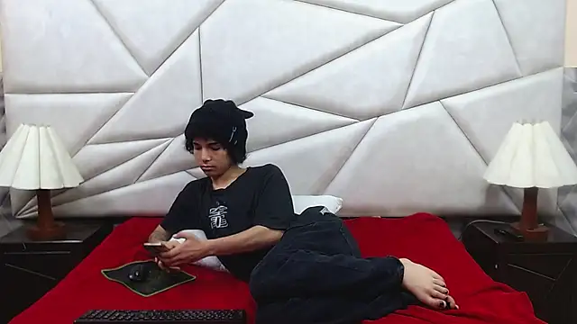 Nyx and Arian online show from April 1, 2:36 pm