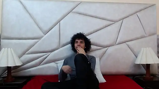 Nyx and Arian online show from April 8, 1:27 am