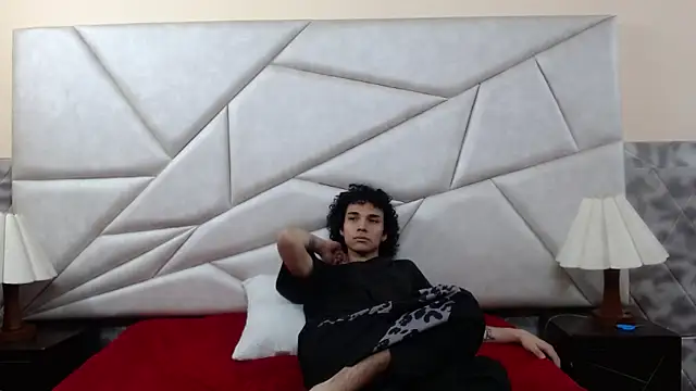 Nyx and Arian online show from April 14, 1:55 am