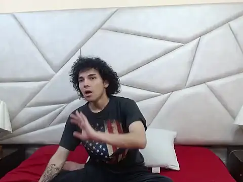 Nyx and Arian online show from April 17, 1:52 am