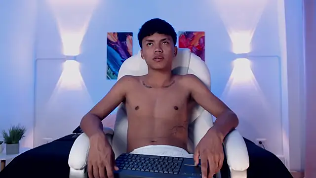 thiagosterling online show from April 7, 11:37 pm