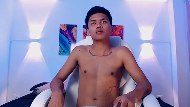 thiagosterling online show from April 11, 11:42 pm