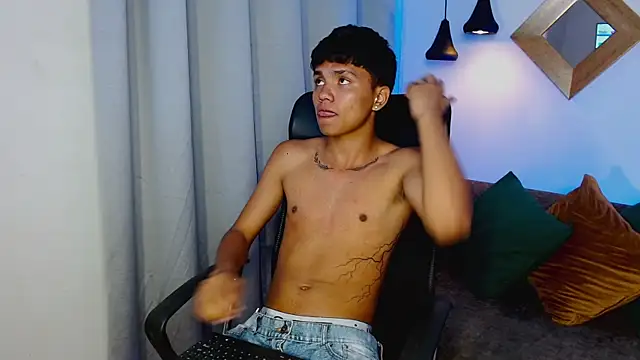 thiagosterling online show from April 16, 12:33 am