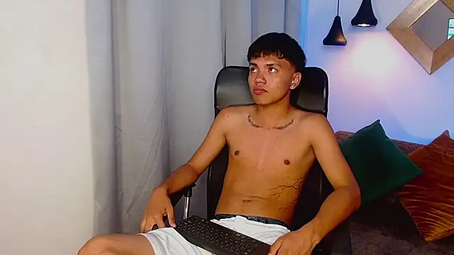 thiagosterling online show from April 16, 11:51 pm