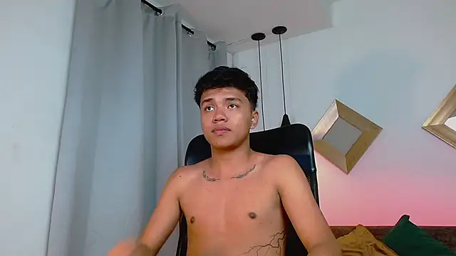 thiagosterling online show from May 27, 11:24 pm