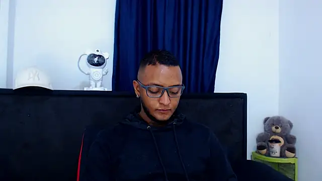 MascTyler online show from April 1, 11:13 pm