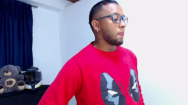 MascTyler online show from April 8, 11:27 pm