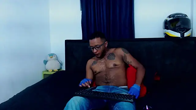 MascTyler online show from April 13, 1:11 am