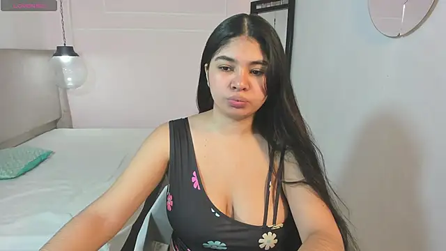 Snapshot of MilaHeat1 chatting on April 27, 7:34 pm MilaHeat1 online show from April 27, 7:34 pm