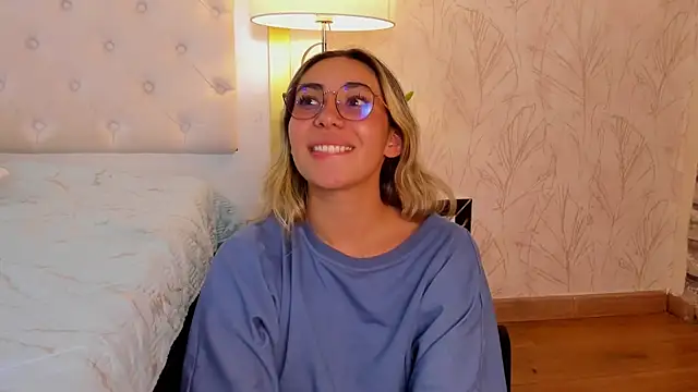 EimyBlake online show from April 11, 7:45 am