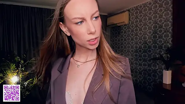 AmilyAmilli online show from April 9, 2:55 pm