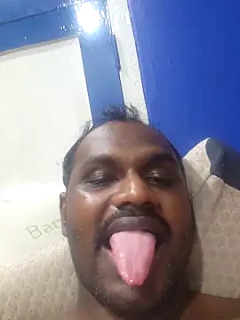 Snapshot of singletamilguy chatting on April 20, 10:00 pm singletamilguy online show from April 20, 10:00 pm
