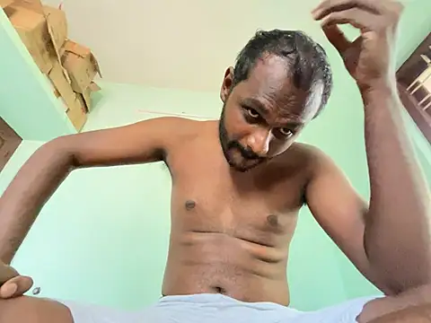 Snapshot of singletamilguy chatting on May 8, 5:02 am singletamilguy online show from May 8, 5:02 am