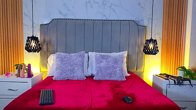 Kitty Lugo online show from April 14, 1:39 pm