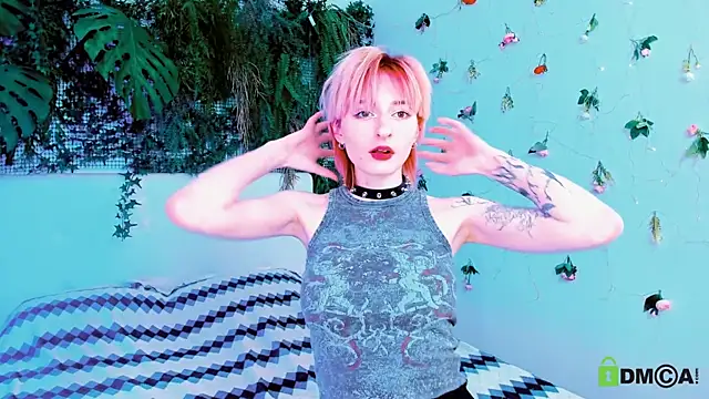 Kira  Cutie online show from May 14, 8:37 pm