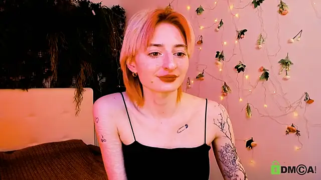 Kira  Cutie online show from May 15, 11:23 pm