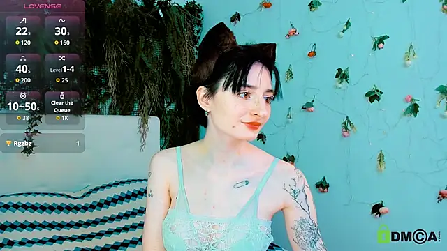 Kira  Cutie online show from May 23, 10:25 pm