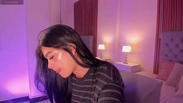 LiaSalvatore online show from April 4, 12:46 pm