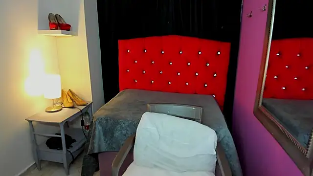 ScarletBigTitties online show from April 15, 12:01 pm