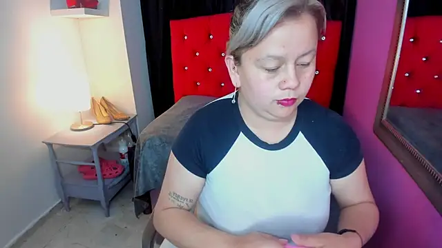 ScarletBigTitties online show from April 17, 11:57 am