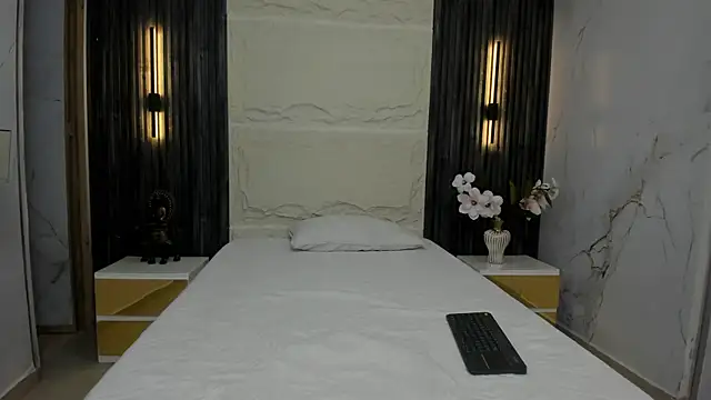 Apolo jonnes online show from April 15, 2:40 am