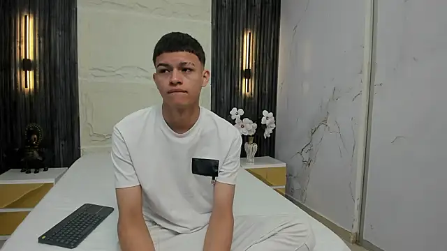 Apolo jonnes online show from April 18, 2:04 am