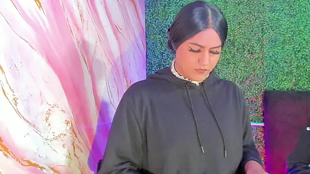 Zoe living online show from March 28, 2:16 pm