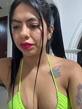 Snapshot of Noa_rousse01 chatting on May 9, 4:39 am Noa rousse01 online show from May 9, 4:39 am