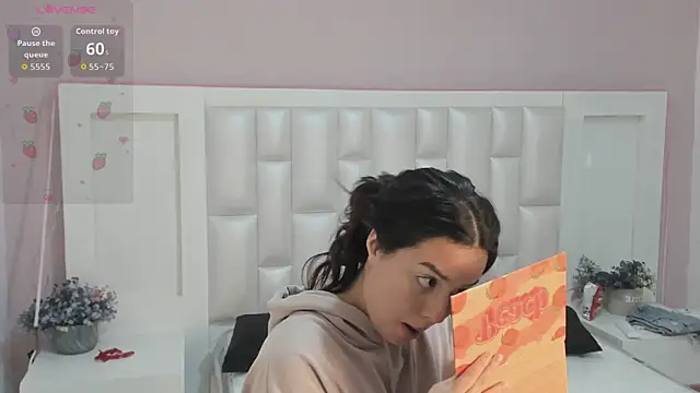 KylieLumi online show from March 28, 12:05 pm