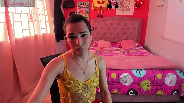 Snapshot of Sofia_Hot_Latina chatting on June 21, 9:17 pm Sofia Hot Latina online show from June 21, 9:17 pm