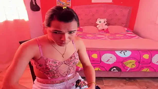Snapshot of Sofia_Hot_Latina chatting on July 15, 9:09 pm Sofia Hot Latina online show from July 15, 9:09 pm