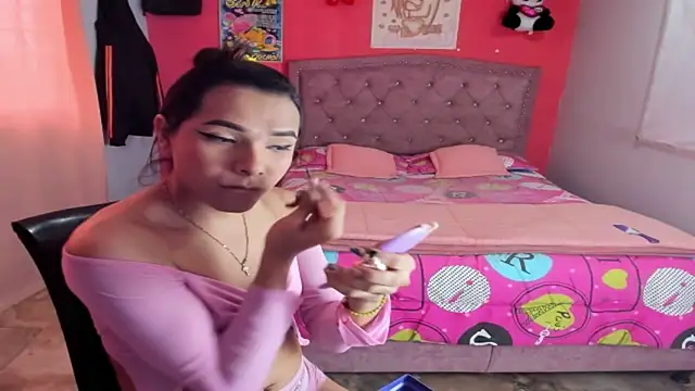 Snapshot of Sofia_Hot_Latina chatting on July 17, 10:14 pm Sofia Hot Latina online show from July 17, 10:14 pm