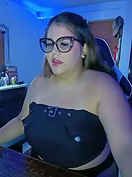 Snapshot of Bonny_rousse01 chatting on May 25, 12:44 pm Bonny rousse01 online show from May 25, 12:44 pm