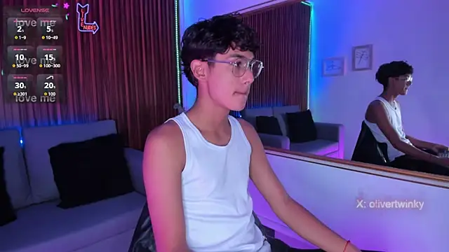 Oliver20   online show from April 1, 3:40 am