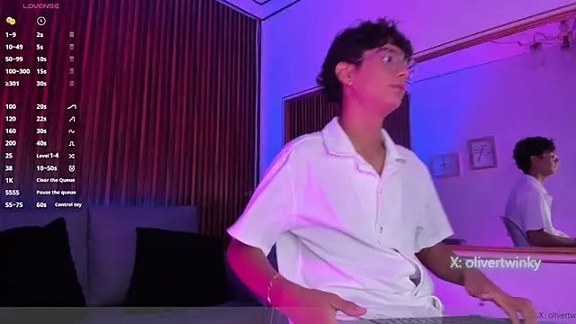 Oliver20   online show from April 7, 4:13 am