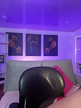 linda norris  online show from March 27, 7:02 pm