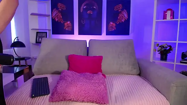 linda norris  online show from March 28, 7:13 pm