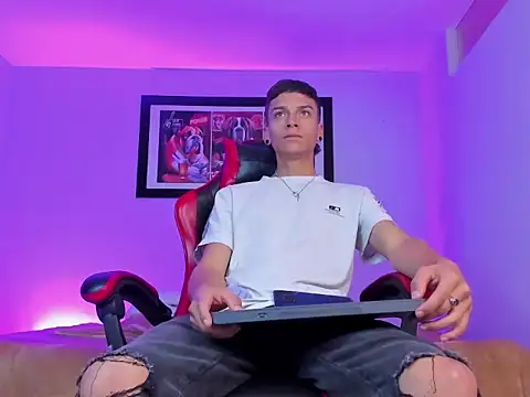 Noahh Saky online show from April 24, 3:09 am