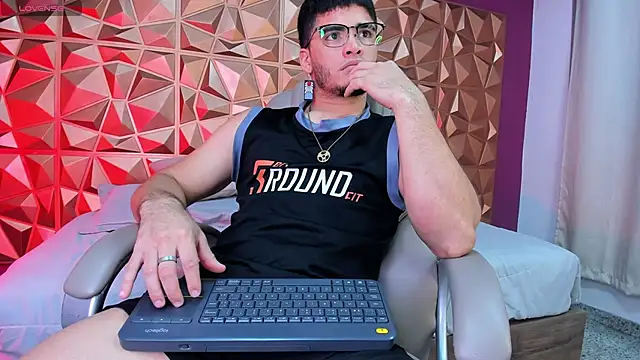 DanteTargaryen online show from April 16, 2:56 am