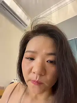 lucyxiaolulu online show from April 2, 10:40 pm