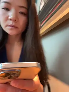 lucyxiaolulu online show from April 12, 1:32 am