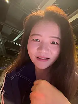 lucyxiaolulu online show from April 17, 1:41 am