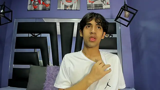  ArchieBlu  online show from March 27, 3:12 am