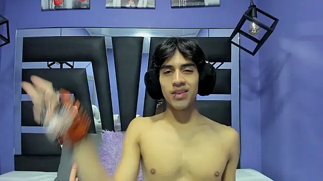  ArchieBlu  online show from March 31, 3:19 am