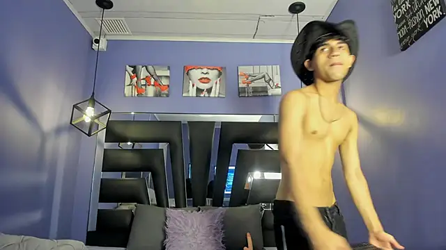  ArchieBlu  online show from April 4, 3:16 am