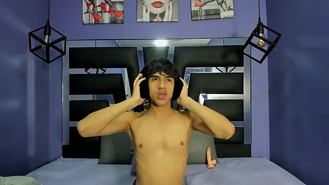  ArchieBlu  online show from April 7, 3:18 am